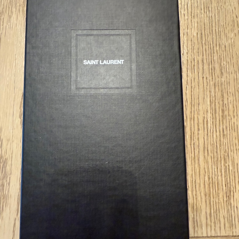 Saint Laurent Cassandre Envelope Chain Wallet - Picture 4 of 7